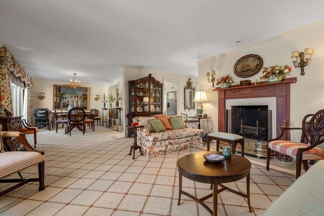 17 Fairgreen Place 17, Brookline, MA 02467