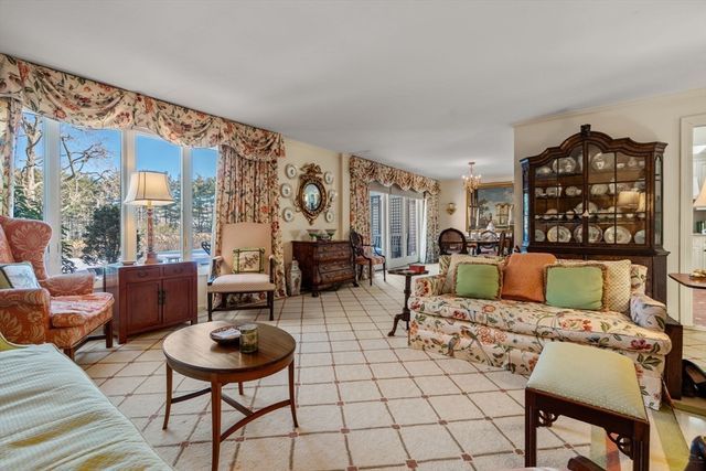 17 Fairgreen Place 17, Brookline, MA 02467