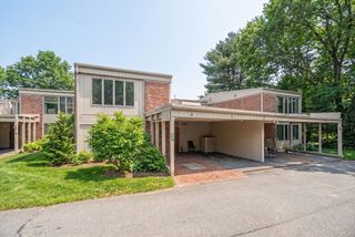 17 Fairgreen Place 17, Brookline, MA 02467