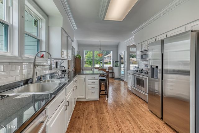106 Woodbriar Drive, Johnson City, TN 37604