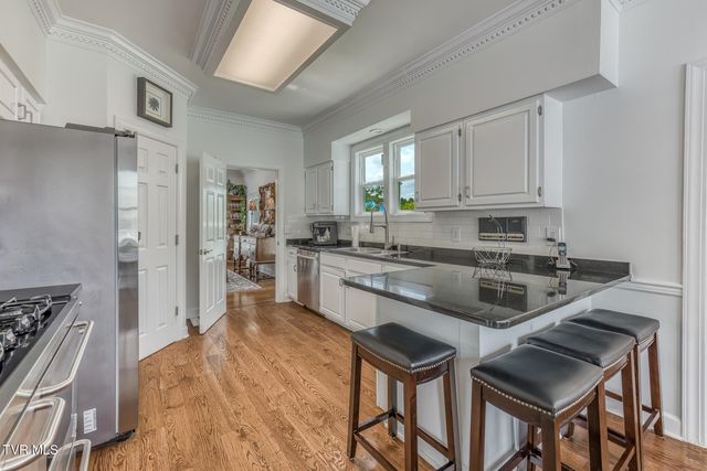 106 Woodbriar Drive, Johnson City, TN 37604