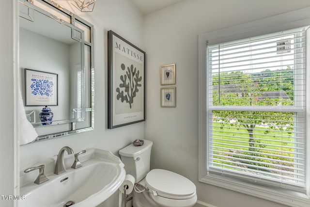 106 Woodbriar Drive, Johnson City, TN 37604