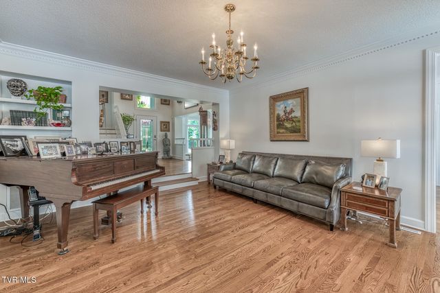 106 Woodbriar Drive, Johnson City, TN 37604