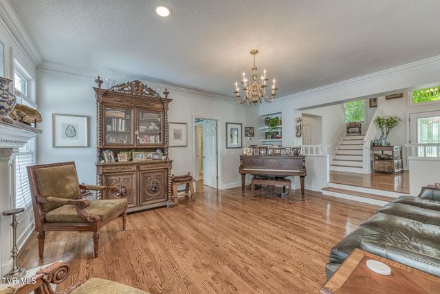 106 Woodbriar Drive, Johnson City, TN 37604