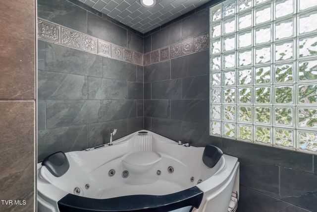 106 Woodbriar Drive, Johnson City, TN 37604