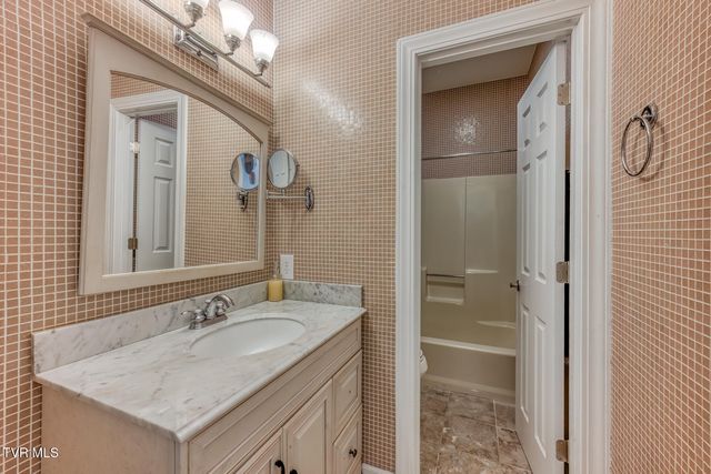 106 Woodbriar Drive, Johnson City, TN 37604