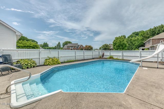 106 Woodbriar Drive, Johnson City, TN 37604