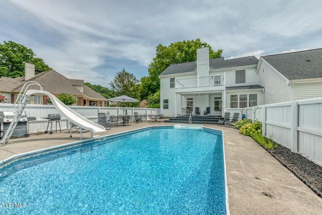 106 Woodbriar Drive, Johnson City, TN 37604