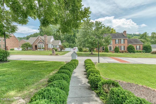 106 Woodbriar Drive, Johnson City, TN 37604
