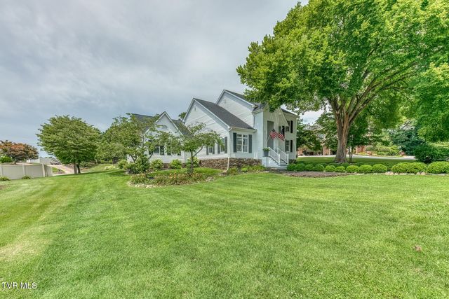 106 Woodbriar Drive, Johnson City, TN 37604
