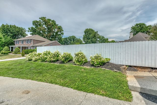 106 Woodbriar Drive, Johnson City, TN 37604