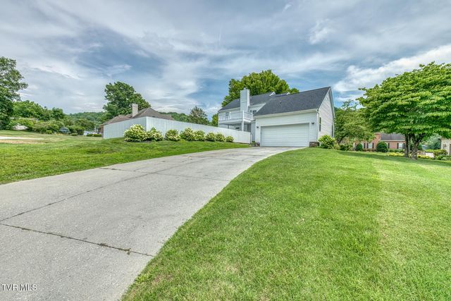 106 Woodbriar Drive, Johnson City, TN 37604