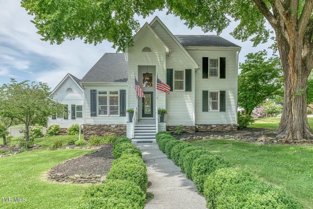106 Woodbriar Drive, Johnson City, TN 37604
