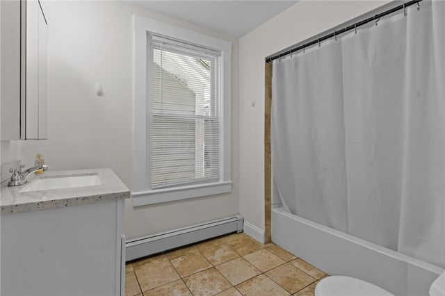 11 Young Street 2, Newport, RI 02840