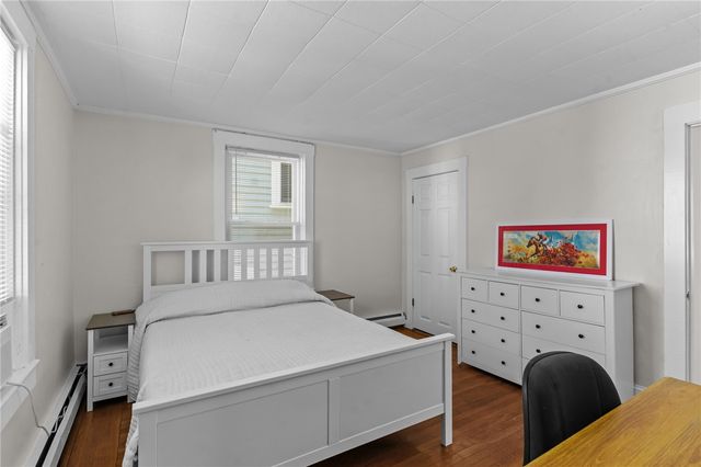 11 Young Street 2, Newport, RI 02840