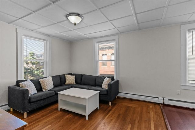 11 Young Street 2, Newport, RI 02840