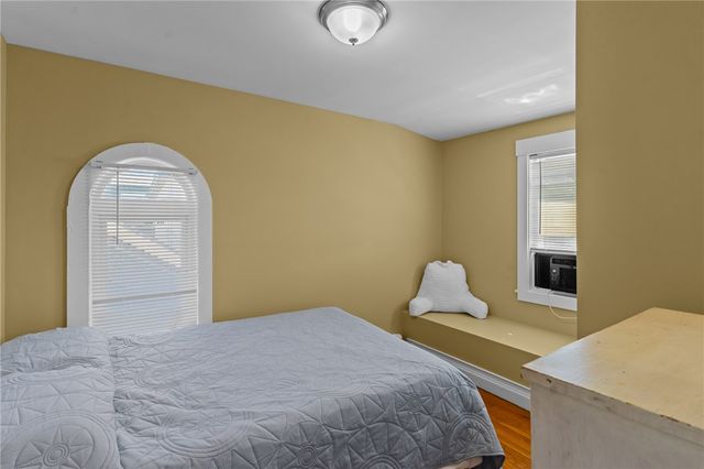 11 Young Street 2, Newport, RI 02840