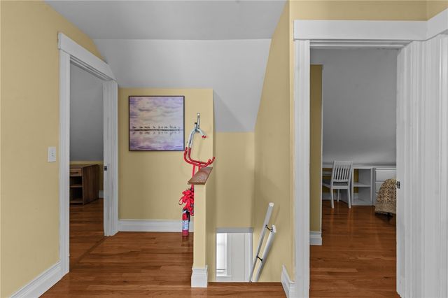 11 Young Street 2, Newport, RI 02840