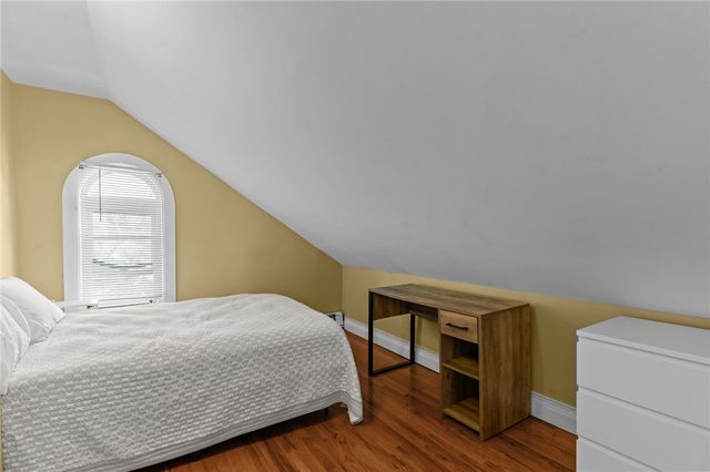 11 Young Street 2, Newport, RI 02840