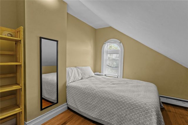 11 Young Street 2, Newport, RI 02840