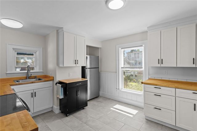 11 Young Street 2, Newport, RI 02840