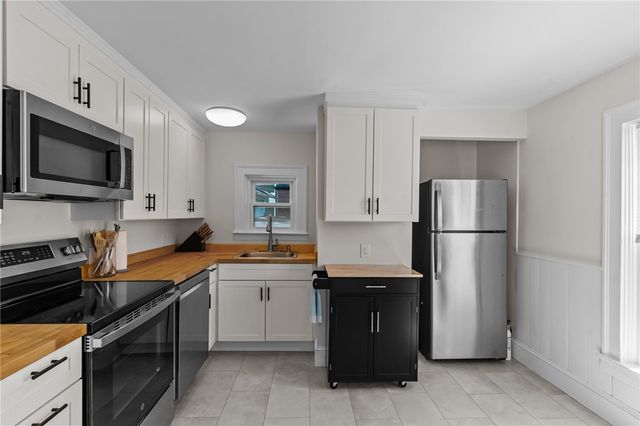 11 Young Street 2, Newport, RI 02840