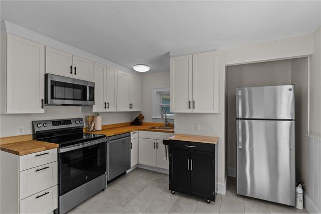 11 Young Street 2, Newport, RI 02840