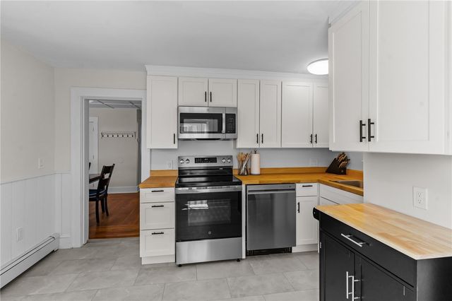 11 Young Street 2, Newport, RI 02840