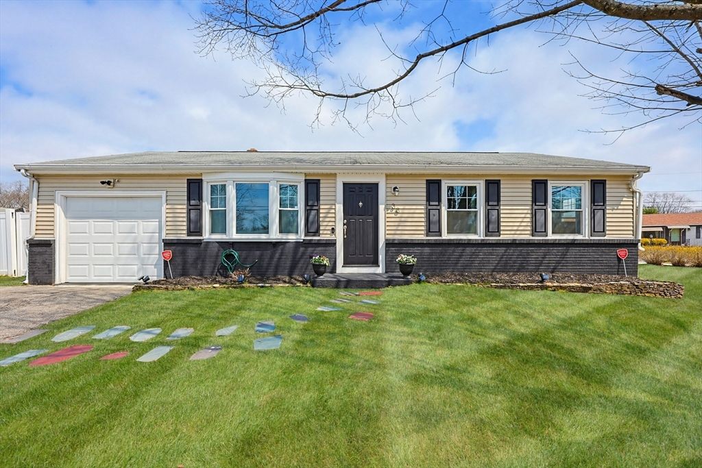 38 Romoli Ave, Attleboro, MA 02703