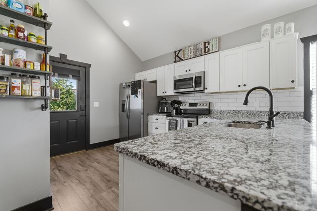 160 Foutch Ct, Smithville, TN 37166