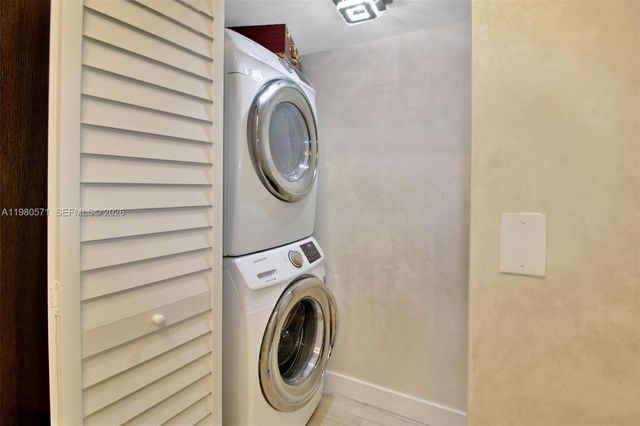 16699 Collins Ave 2002, Sunny Isles Beach, FL 33160