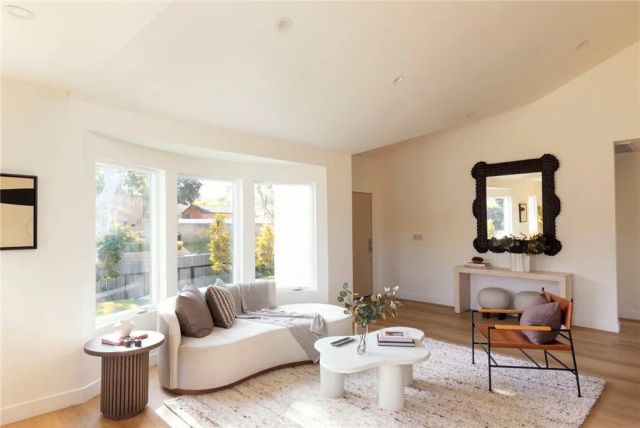 3554 S Sycamore, Los Angeles, CA 90016