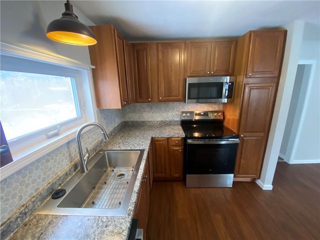 35 2nd Avenue, Greece, NY 14612