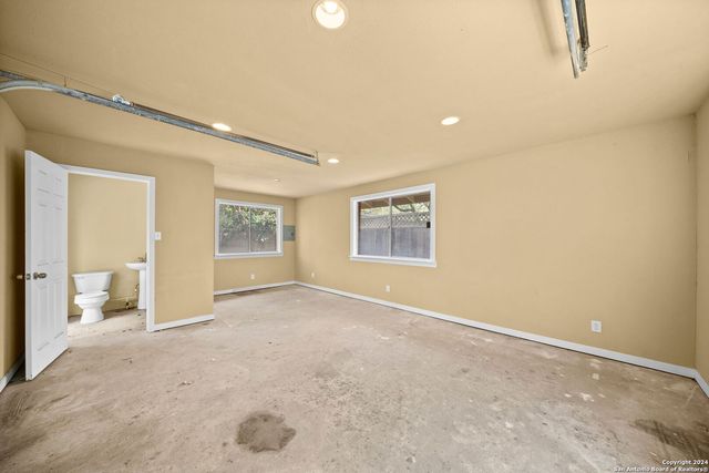 202 DONELLA DR, San Antonio, TX 78232