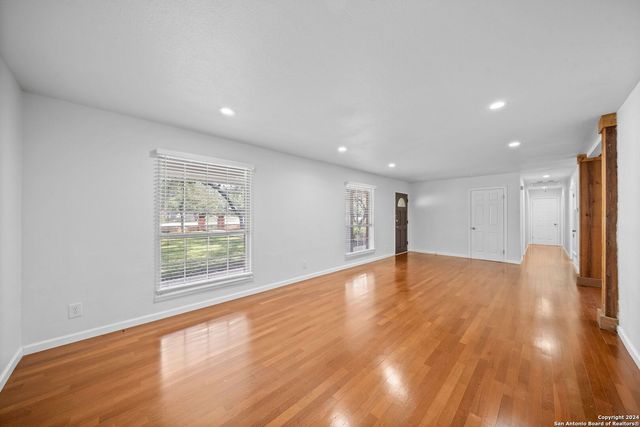 202 DONELLA DR, San Antonio, TX 78232