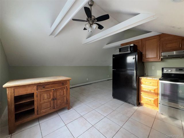 25 Gardners Lane A, Hampton Bays, NY 11946