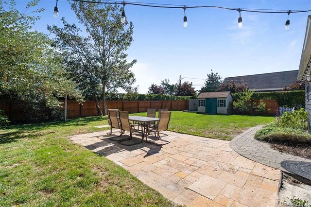 25 Gardners Lane A, Hampton Bays, NY 11946