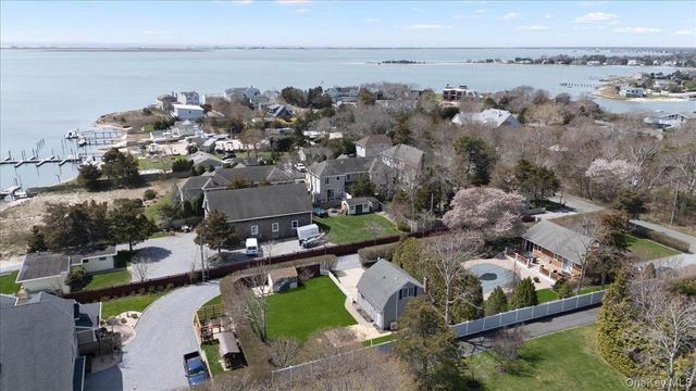 25 Gardners Lane A, Hampton Bays, NY 11946