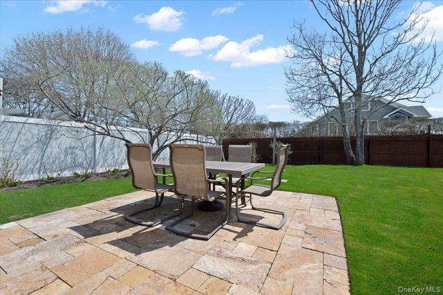 25 Gardners Lane A, Hampton Bays, NY 11946