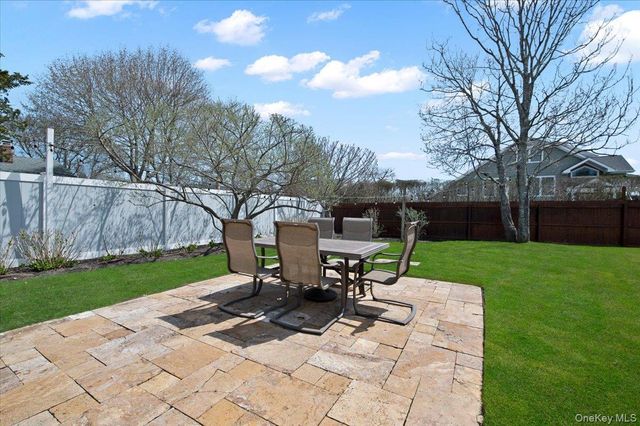 25 Gardners Lane A, Hampton Bays, NY 11946