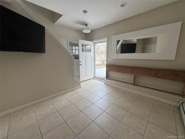 25 Gardners Lane A, Hampton Bays, NY 11946