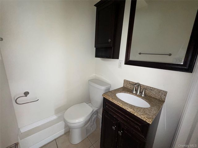 25 Gardners Lane A, Hampton Bays, NY 11946