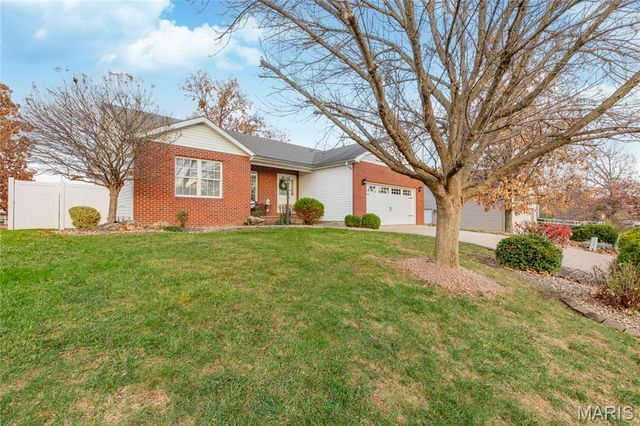 109 Spruce Court, Brighton, IL 62012