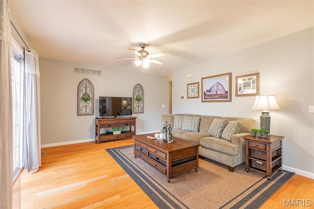 109 Spruce Court, Brighton, IL 62012