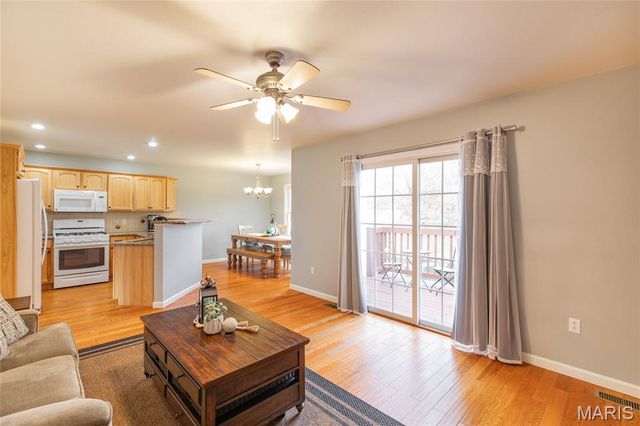 109 Spruce Court, Brighton, IL 62012