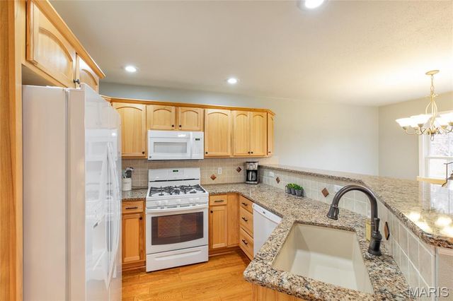 109 Spruce Court, Brighton, IL 62012