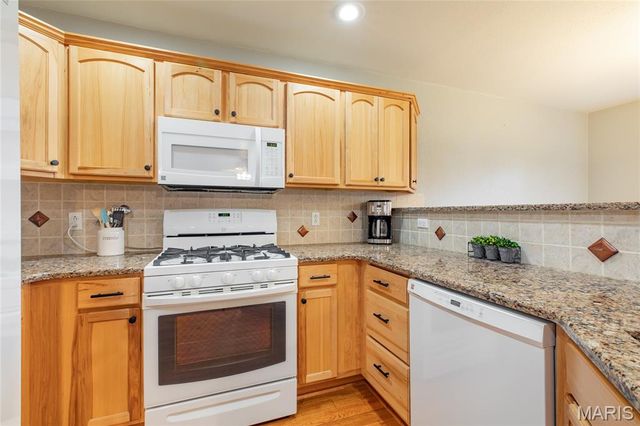 109 Spruce Court, Brighton, IL 62012