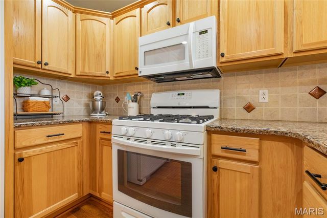 109 Spruce Court, Brighton, IL 62012