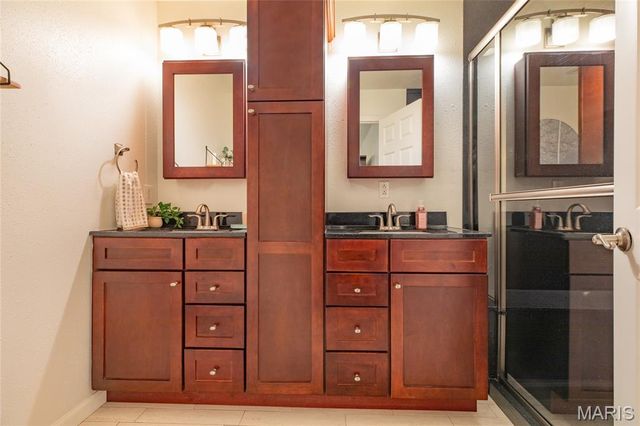 109 Spruce Court, Brighton, IL 62012