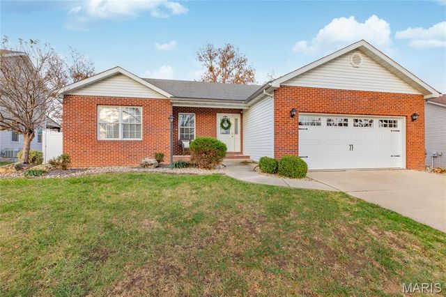 109 Spruce Court, Brighton, IL 62012